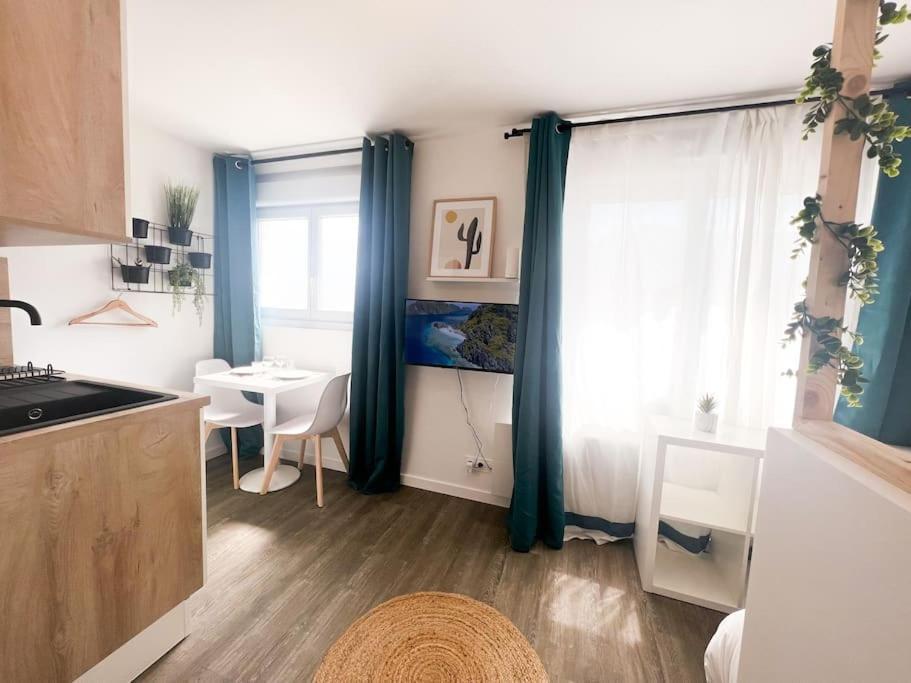 Suite Le Studio Litchi Baigne De Lumieres & Proche Des Plages Saint-Nazaire  Buitenkant foto